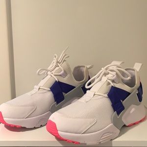 Nike Air Huarache City Low